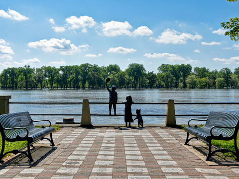 Riverside Park and the Mississippi River are only steps away from the hotel!
