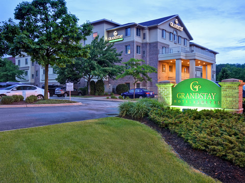 grandstay hotel in la crosse, wi